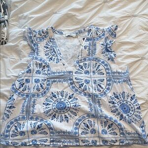 NWT Vineyard Vines Blue and White Patterned Women's Top